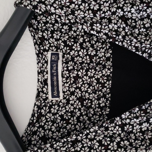 Abercrombie & Fitch short sleeve button up dress black daisy with pockets - Picture 3 of 7
